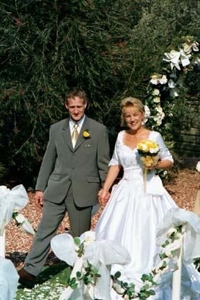 AUST NT AliceSprings 2002OCT19 Wedding SYMONS Ceremony 005